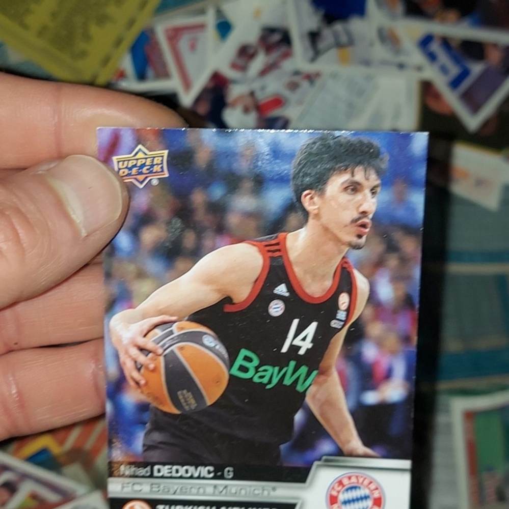 Assorted sports cards